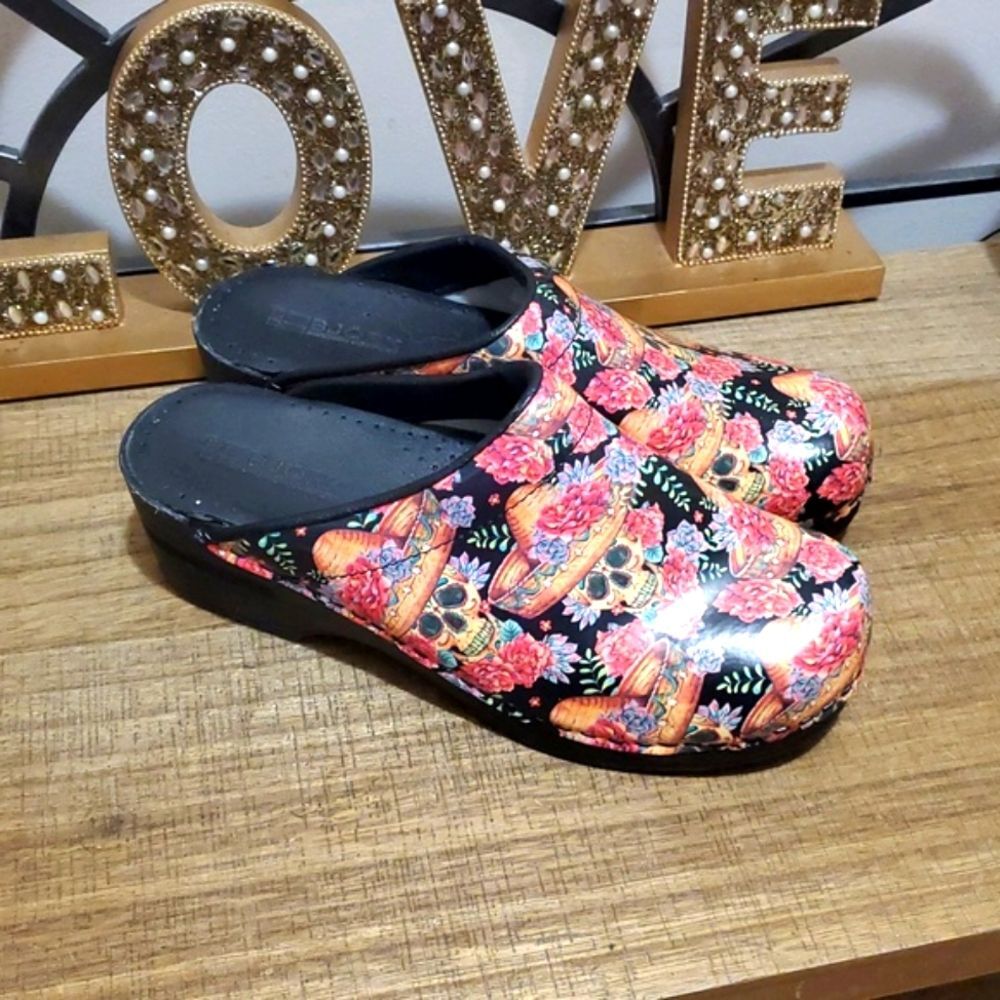 BJORK Swedish Vera Sugar Skull Patent Limited Clog Sz 38 /7.5 Comfort Slip-On - Picture 2 of 12